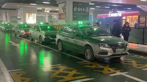 2023新春走基层 郑州市出租汽车行业全力保障旅客舒心踏上返乡路